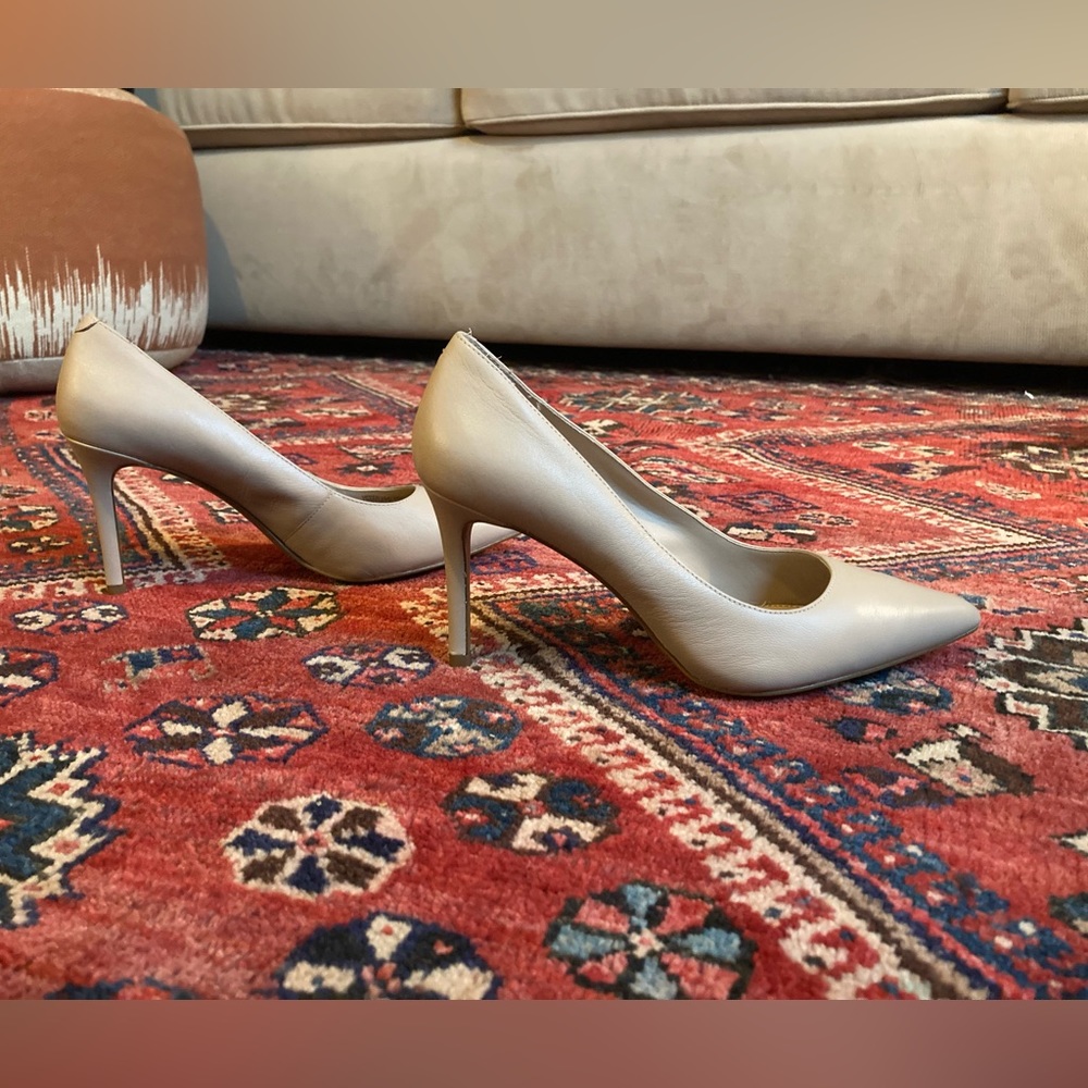 Banana Republic Madison 12 Hour Pump